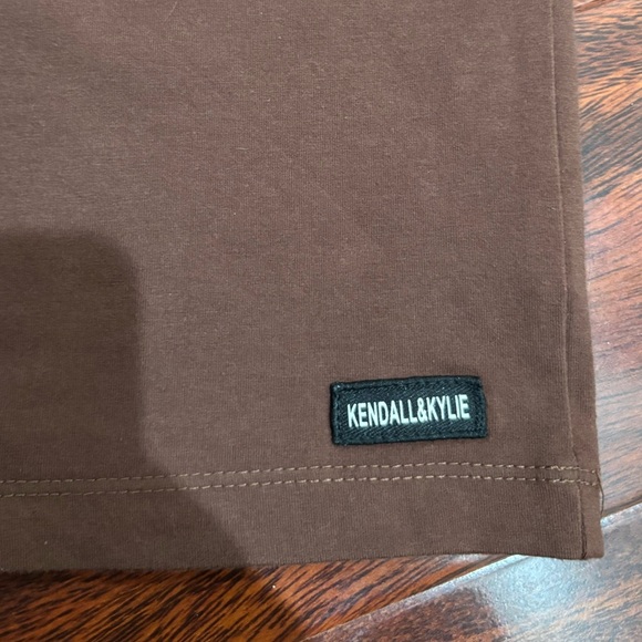 Kendall & Kylie Brown top size medium - Picture 2 of 4